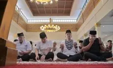 Kapolda Jabar dan Masyarakat Salat Idul Adha 1446 H di Masjid Al Amman, Jaga Semangat Kebersamaan Serta Berbagi