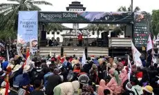 FOTO: Aksi Rakyat Selamatkan Bumi di Gedung Sate