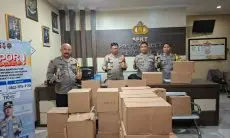 Polsek Pacet Amankan  Satu unit Mobil bak yang Membawa 656 Botol Miras Berbagai Jenis