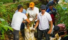 Dedeuh Ka Lembur, Wali Kota Bersama Warga Bebersih Saluran Air 