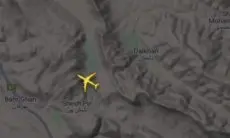 Viral! Pesawat dari Bangkok Terekam Melintasi Langit Iran Saat Konflik Memanas