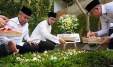 Jelang Hari Jadi ke-18, Jeje-Asep Ismail Ziarahi Makam Tokoh Pendiri KBB untuk Pertama Kali