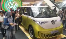 Volkswagen Serahkan Unit Mobil Perdana ID. BUZZ di Bandung