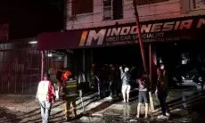 Showroom Mobil Terbakar di Cikawao, 1 Mobil dan Motor Hangus
