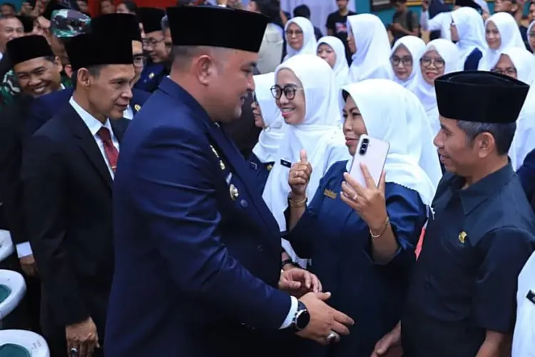Lantik 329 Kepsek, Bupati Rudy Susmanto Minta Didik Siswa Dengan Hati
