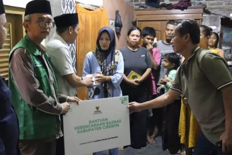 Pemkab Cirebon Santuni Keluarga Korban Longsor Galian Gunung Kuda
