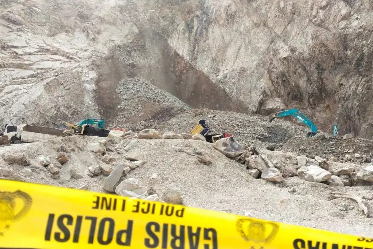 Enam Orang Masih Dalam Pencarian Tim Gabungan, Di Lokasi Longsor Galian C Gunung Kuda Cirebon