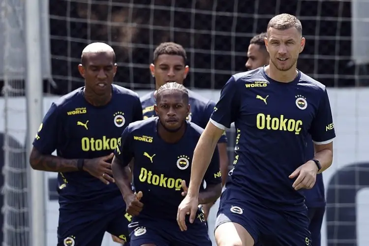 Tikam Jose Mourinho dari Belakang, Dua Bintang Ini Menolak Main di Laga Terakhir Fenerbahce, Takut Diamuk?