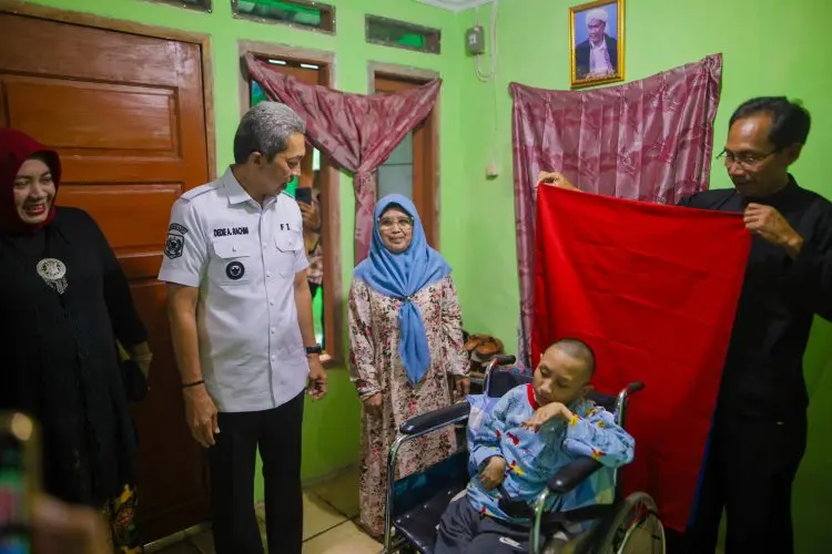 Wali Kota Dampingi Perekaman KTP-el Mulyaman Lewat Program Jempol Bahagia