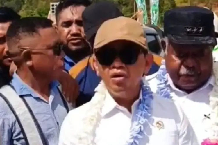 Cek Langsung ke Tambang Nikel Raja Ampat, Bahlil Justru Diminta Warga Lanjutkan Aktivitas Penambangan?