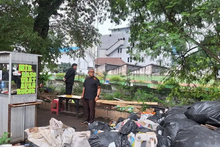 Farhan Ajak Warga Pilah Sampah dari Rumah