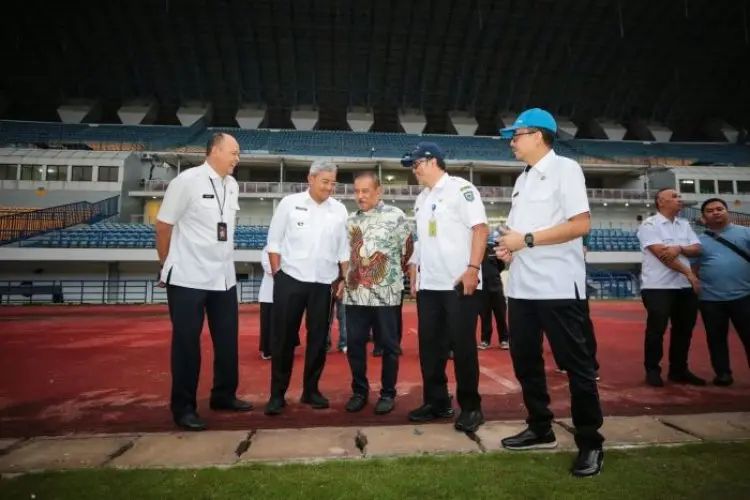 Farhan Pastikan Percepatan Evaluasi dan Perbaikan Rumput GBLA