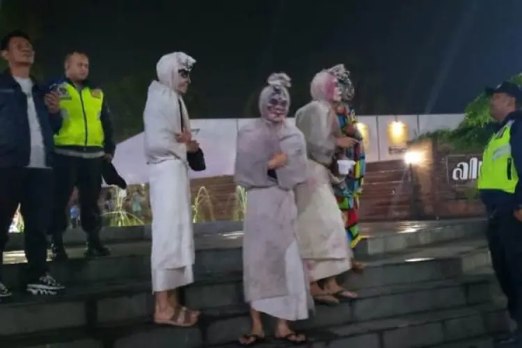Pocong di Kawasan Lembang Diinterogasi Jajaran Polsek Lembang 