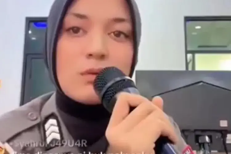 Viral Polwan Polda Sumbar Live TikTok Saat Jam Kerja, Aksinya Dikritik Netizen