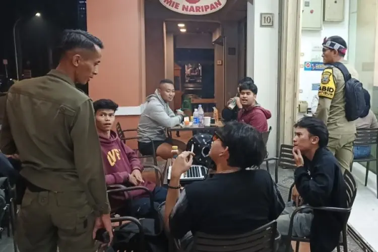 Gelar Razia Malam, Satpol PP KBB Jaring 26 Siswa Didik yang Melanggar Aturan di Sejumlah Wilayah