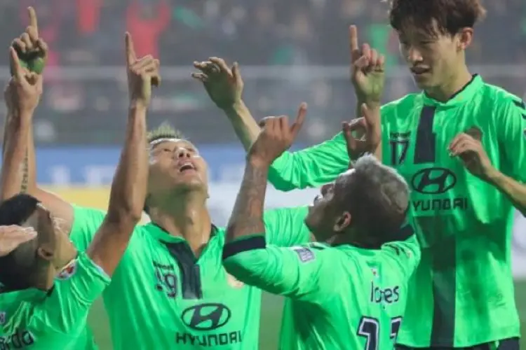 Hasil Gangwon vs Jeonbuk 0-3, Akhirnya Gustavo Poyet Bisa Tersenyum Senang