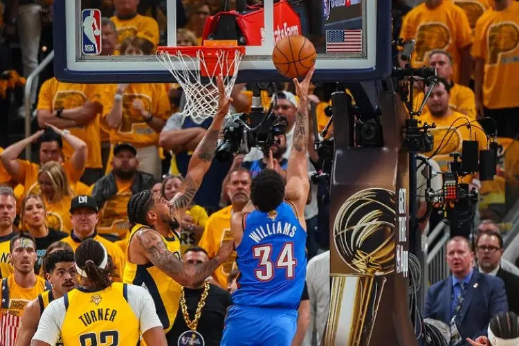 Shai Gilgeous Alexander Cemerlang, OKC Kalahkan Pacers Secara Dramatis Lewat Dominasi di Kuarter Keempat