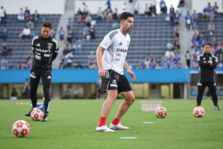 Prakiraan Lineup Derby Yokohama FC vs Yokohama F Marinos, Sandy Walsh Cadangan Abadi Lagi?