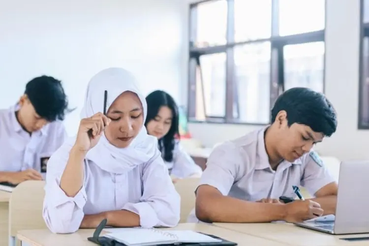 Panduan Lengkap Pendaftaran SPMB Jatim 2025, Simak Jadwal dan Rincian Kuotanya