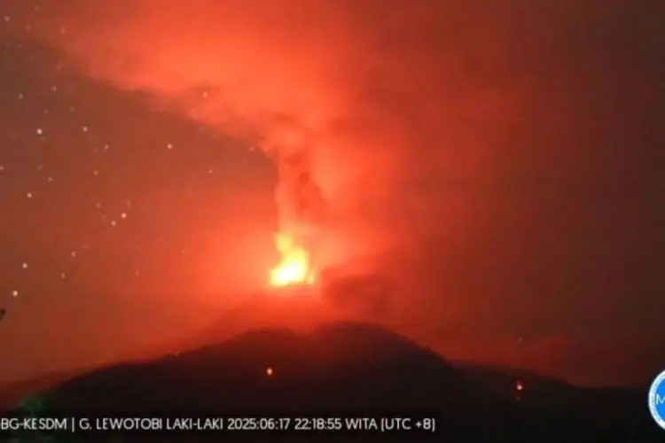 Gunung Lewotobi Laki-Laki Erupsi Lima Kali dalam Semalam, Warga Diminta Waspada
