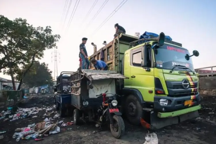 Kota Bandung Tak Tambah Ritase Truk Sampah Meski TPA Sarimukti Zona 5 Kembali Dibuka