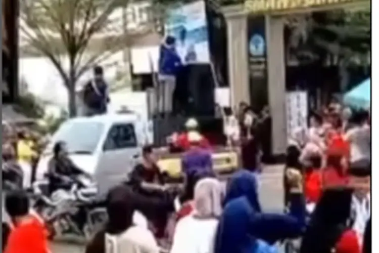 Dinilai Tak Transparan, Warga Desa Waluya Protes Hasil SPMB SMAN 3 Cikarang Utara
