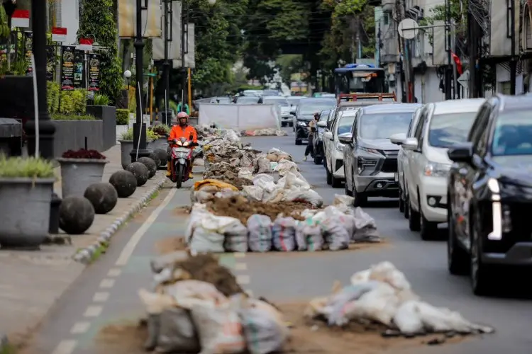 Tenggat Oktober, Wali Kota Bandung Ultimatum PT BII Selesaikan Kerusakan Jalan Akibat Galian Kabel