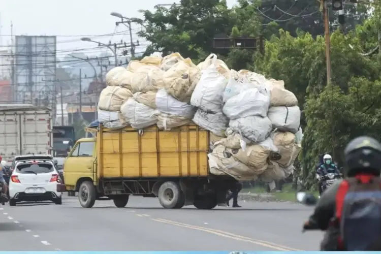 Cegah Kerusakan Jalan Jelang Lebaran, Legislator Jabar Minta Pemprov Awasi Truk ODOL