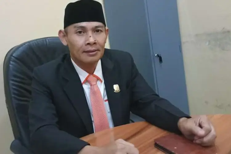 Kadisdik Nyalon Ketua PGRI Kabupaten Cirebon Mendapat Sorotan Tajam