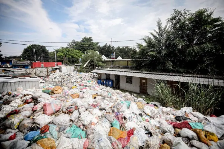 Dua Tahun Tak Tersentuh, Sampah Pasar Cihaurgeulis Akhirnya Siap Diangkut