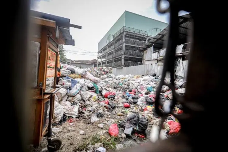 Pemkot Bandung Tutup Ratusan Titik Sampah Liar