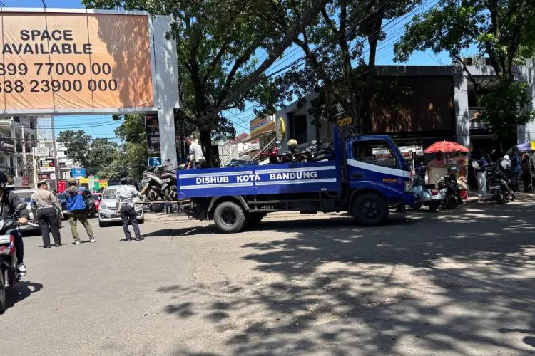 Titik Parkir Tidak Teratur, Ini Solusi Pemkot dan DPRD Kota Bandung