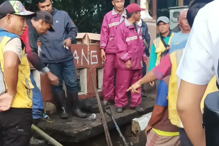 Permukaan Jembatan di Depan Kantor Wali Kota Cimahi Ambles, Begini Penjelasan PUPR