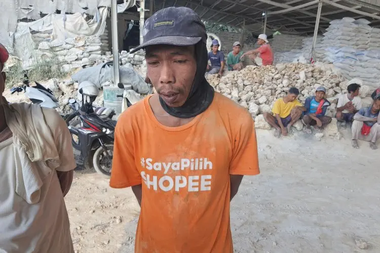 Jeritan Buruh Pengolah Batu Kapur di Cipatat, Dilanda Kebingungan karena Terancam Kehilangan Pekerjaan 