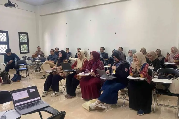 Pembahasan Strategi Pengelolaan Jurnal Mahasiswa Turut Meriahkan Penyelenggaraan Silat APIK PTMA 2025