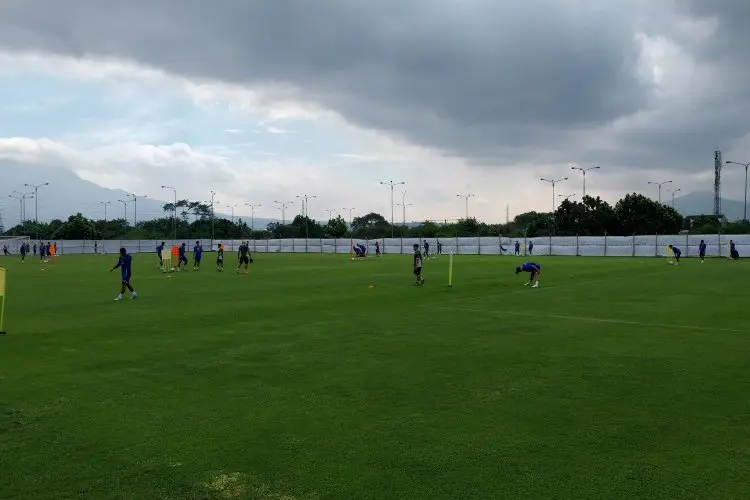 Ini Reaksi Bojan Hodak Setelah Persib Gelar Latihan di Lapangan Pendamping Stadion GBLA