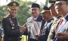 HUT Bhayangkara ke-79, Bupati Rudy Susmanto Terima Penghargaan Tokoh Pengayom Sinergitas