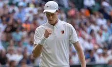 Melangkah Mulus ke 16 Besar Wimbledon, Ini Beda Jannik Sinner dan Carlos Alcaraz
