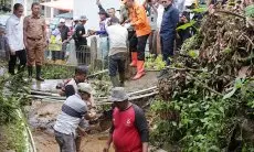 Menteri Hanif Sebut Tidak Ada Musim Kemarau Tahun Ini, Camat Diminta Bersih-bersih Saluran Air Agar Tidak Kebanjiran