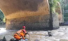 Bantu Pencarian Korban Longsor, BPBD Kota Bogor Siagakan Personel di Sungai Ciliwung