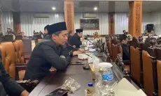 Paripurna APBD Perubahan Kabupaten Cirebon Ricuh