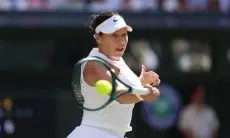 Berlinang Air Mata, Amanda Anisimova Lihat Ibunya yang Takut Terbang di Pinggir Lapangan