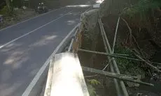 Tergerus Longsor, Akses Utama Jalan Kolmas di Cikahuripan Terancam Putus