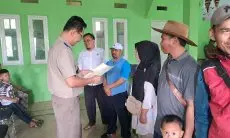 Ratusan Warga Dua Desa di Kecamatan  Ciparay Gembira Terima Sertifikat Elektronik  PTSL Gratis  dari BPN