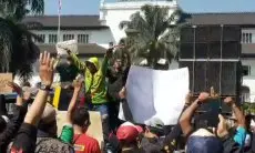 Ribuan Pekerja Sektor Pariwisata Ontrog Gedung Sate, Tuntut Dedi Mulyadi Cabut SE Larangan Study Tour