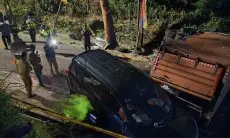 Diduga Rem Blong Penyebab Truk Pengakut Peralatan MBG Terguling di Jalan Kolmas Cisarua