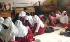 Terkesan Menyeramkan, Siswa SDN Sindangsari Cipatat Minta Bangunan Sekolah dan WC yang Rusak Segera Diperbaiki