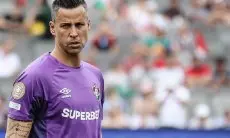 Kalah dari Palmeiras, Betulkah Kiper Fluminense Ini Poles Sarung Tangannya dengan Mentega?