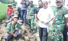 Bupati Cirebon Apresiasi TNI Bangun Jalan dan Bina Masyarakat Desa Sende