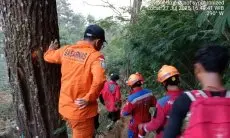 Alami Cedera Ringan, Tim SAR Evakuasi Dua Pendaki Remaja Terjatuh di Gunung Puntang
